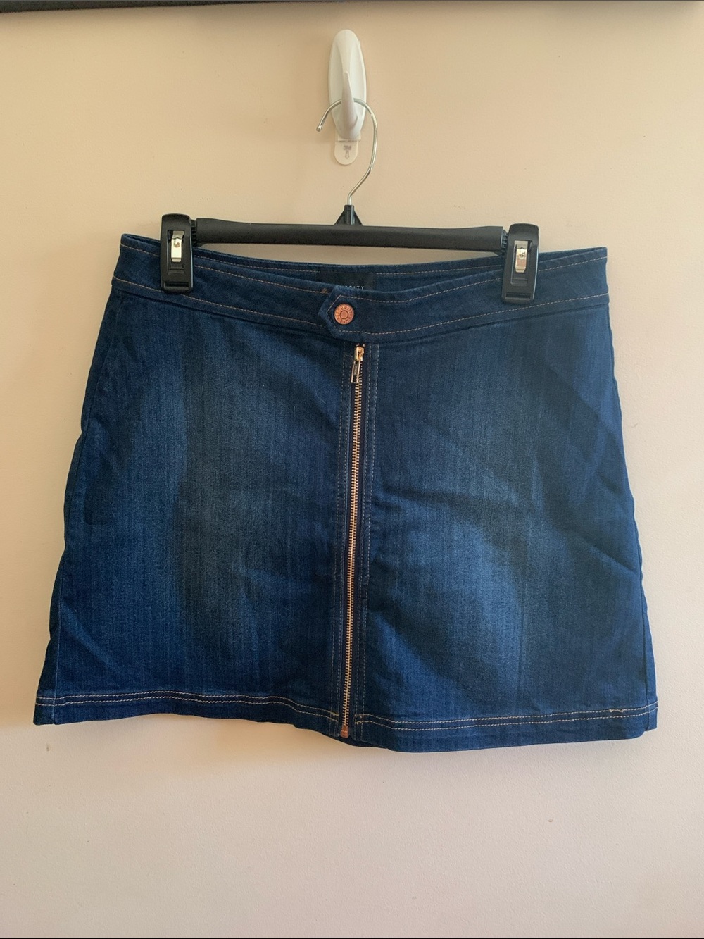 Celebrity Pink Dark Blue Denim Front-Zip Mini Skirt